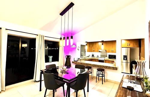 San Antonio Tlayacapan House | Luxurious 2 Bedroom Ajijic Home - Walk to Everything - 1 Night Rates Available