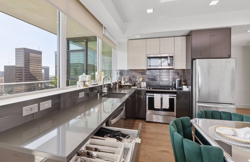 East Village Apartment | Luxurious 2-bedroom Penthouse in downtown San Diego with WiFi and fitness room