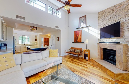 Biltmore Courts Condo | Luxurious 2-Bedroom Retreat in Phoenix with Stunning Mountain Views