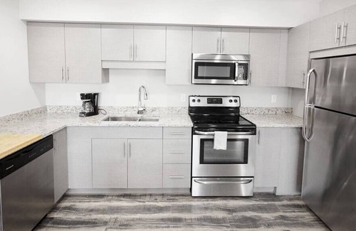 Fort Gary House | Luxurious 2 Bedroom Townhouse with Garage & Wi-Fi!