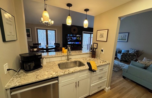 Colonie House | Luxurious 2-BR, 2-full bath townhome in lovely Colonie. Garage, deck, 1-TB WiFi