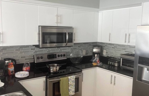 Sunny Isles Beach Condo | Luxurious 2BD Condo with Direct Ocean Views & Resort Pool in Sunny Isles