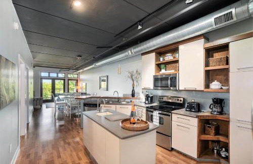 Grand Haven Apartment | Luxurious 2BDR Loft Condo with Stunning Views in Grand Haven