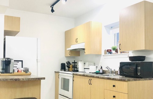 Russell Apartment | Luxurious 2bed 1 bath Executive Suite near Ottawa - sleeps 6