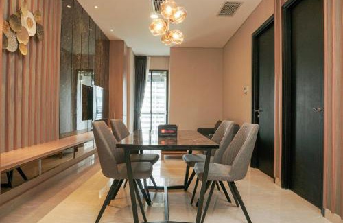 Bendungan Hilir Apartment | Luxurious 2BR at Sudirman Suites Apartment By Travelio
