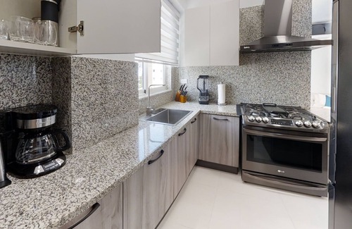 Ensanche Quisqueya House | Luxurious 2BR condo with Rooftop, jacuzzi and BBQ