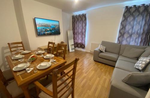Moffat Apartment | Luxurious 3 rooms greater London