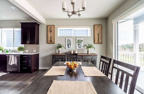 Renton House | Luxurious 3 story new construction near Seattle!
