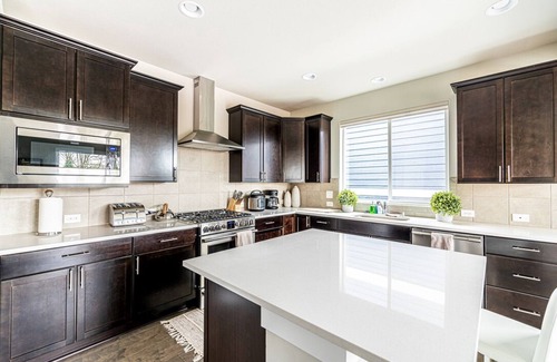 Renton House | Luxurious 3 story new construction near Seattle!