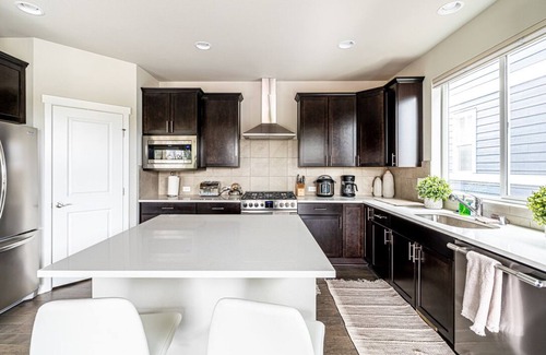 Renton House | Luxurious 3 story new construction near Seattle!