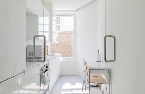 Chelsea Riverside Apartment | Luxurious 3BD Flat on Kings Road, Heart of Chelsea