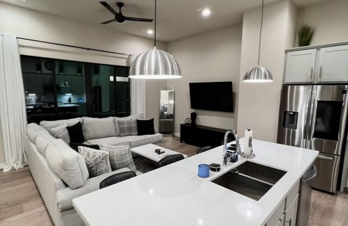 South Central Houston House | Luxurious 3bed 3.5bath home near downtown Houston