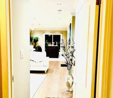 Oakridge Villa | Luxurious 3BR House with Patio