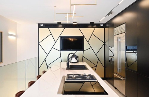 Tel Aviv Apartment | Luxurious 3BR Penthouse with Mamad by HolyGuest