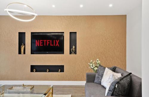 Shirley House | Luxurious 4 Bed House, Solihull, NEC, Airport, Business & Leisure Stays - Wisteria House