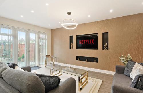 Shirley House | Luxurious 4 Bed House, Solihull, NEC, Airport, Business & Leisure Stays - Wisteria House