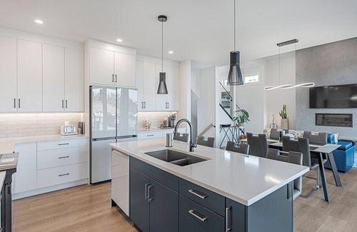 McKinley House | Luxurious 4-Bedroom Retreat with Views in McKinley Beach