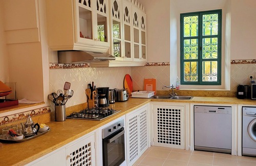 El Aggada Villa | Luxurious 4-bedroom villa: private garden and swimming pool not overlooked