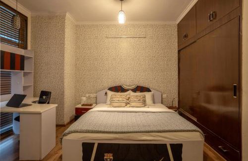 DLF Phase 3 House | Luxurious 4 BHK with Mini Movie Theatre in Gurgaon
