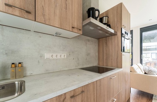 Zeewolde House | Luxurious 4-person house on the water with modern kitchen, direct access to the water and comfortable furnishings. Perfect for rest and relaxation!
