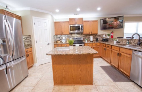 Medina Valley House | Luxurious 4bdrm/13 guest home near Lackland AFB BMT/SeaWorld/Downtown