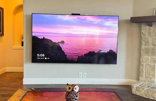 Lavon Villa | Luxurious 4br 3 baths office game room - 85 inch TV - Close to fishing boating and outdoors activities