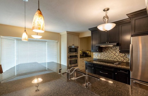 East Kootenay House | LUXURIOUS 5,500 sqft Home: 5 Br/5 Ba | PRIVATE Pool & Hot Tub | STEPS to Beach