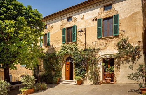 Castelmuzio Villa | Luxurious 5-bedroom villa in charming Castelmuzio, Val d'Orcia wine region