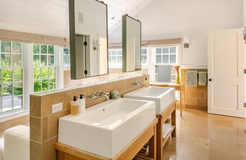 Northwest Harbor Apartment | Luxurious 7Bedroom Retreat with Pool East Hamptons
