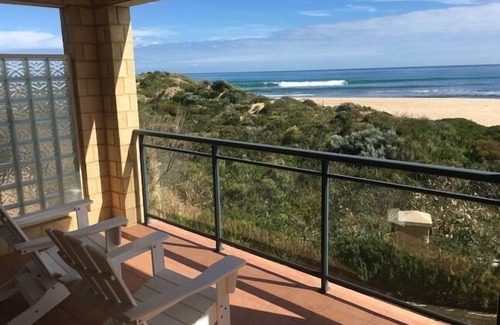 Wannanup House | Luxurious Absolute beachfront holiday home perfect for families & friends