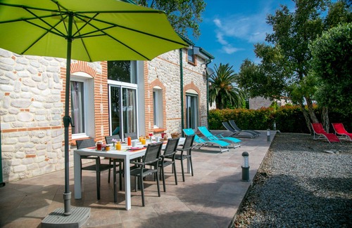 Thuir House | Luxurious Air-Conditioned Property with Stunning Views