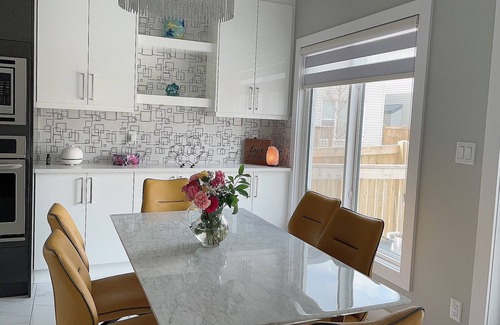 Northeast Edmonton House | Luxurious and clean home!
