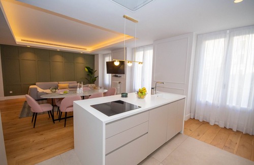 Cortes Apartment | Luxurious and Elegant Calle Alcalá Madrid Center ALC35