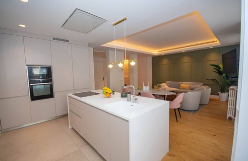 Cortes Apartment | Luxurious and Elegant Calle Alcalá Madrid Center ALC35