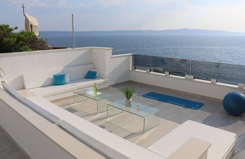 Drasnice Villa | Luxurious and Modern with Pool, Roofdeck, and Views! VillaMelCroatia