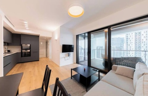 Tel Aviv Apartment | Luxurious Apartment in Tel Aviv. Terrace and Pool Cnn