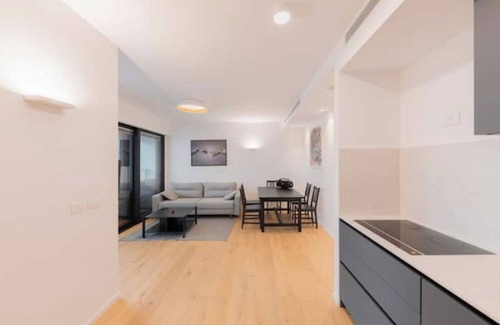 Tel Aviv Apartment | Luxurious Apartment in Tel Aviv. Terrace and Pool Cnn