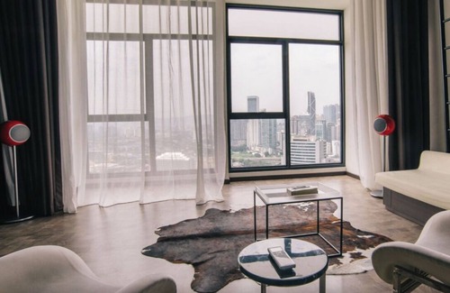 Kuala Lumpur City Centre Apartment | Luxurious Apartment in the heart of the City. With amazing rooftop pool.