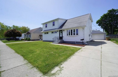 Cheektowaga House | Luxurious Apartment only few minutes away from UB & Buffalo Airport!