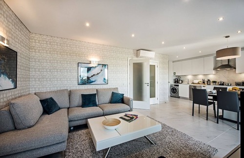 Conceicao e Cabanas de Tavira Apartment | Luxurious Apartment with Private Terrace & Jacuzzi