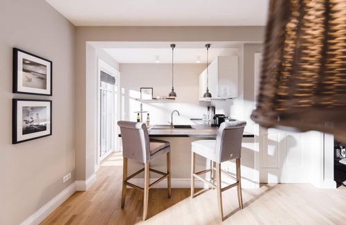 Loddin Apartment | Luxurious apartments with daily Cleaning, fireplace, water view, laundry incl.