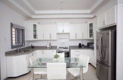 Havendale Apartment | Luxurious Apt w/Amazing Mountain View