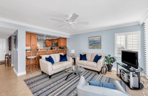 Park Shore Condo | Luxurious Beach Front Condo with Spectacular Views!