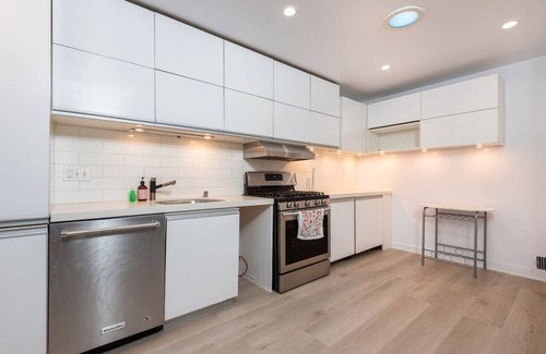 The Flats House | Luxurious Bel Air Home w/Jacuzzi! 2BD 2BA