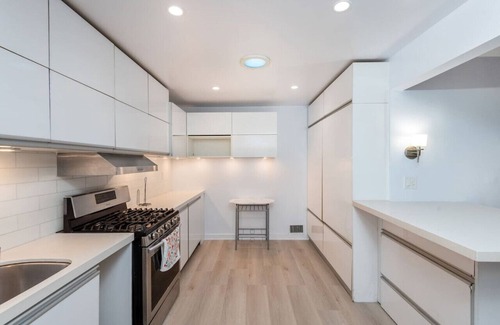 The Flats House | Luxurious Bel Air Home w/Jacuzzi! 2BD 2BA