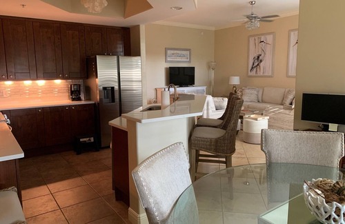 East Naples House | Luxurious Boutique Resort/Spa cottage located in the heart of beautiful Naples