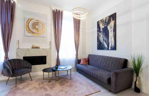 Ujlipotvaros Apartment | Luxurious Central King and Queen Bed Park4Free