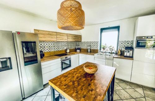 Dordives Apartment | Luxurious century-old house with modern decor