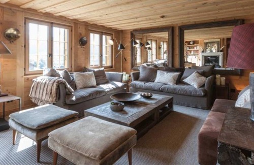 Saanen House | Luxurious Chalet with Hot Tub right next to Gstaad