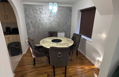 Colchester Apartment | Luxurious Coach House